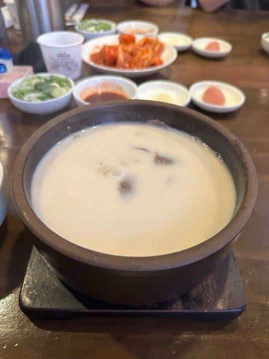 부산에서 판다는 22000원 곰탕