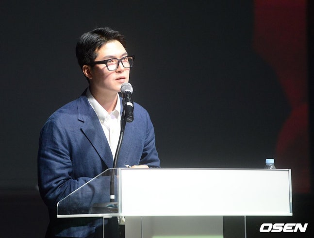 T1 팬 간담회에서 안웅기 COO가 구마유시 vs 스매시 주전 논란과 관련된 혼란을 해명하고 사과함