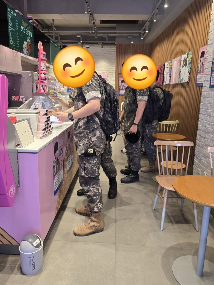 정국 전역 기념 BTS 팬들이 군인 대상으로 한 이벤트 ㄷㄷ