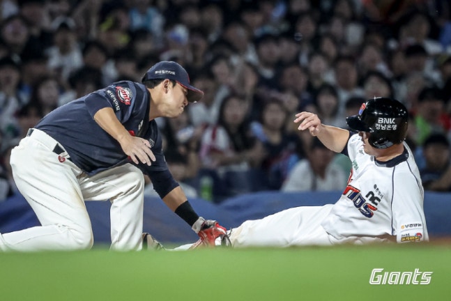 아뿔싸! 23일만의 1군 복귀전 2번의 미친 호수비 지운 결정적 실책 아쉬움 얼룩진 천재타자의 복귀전