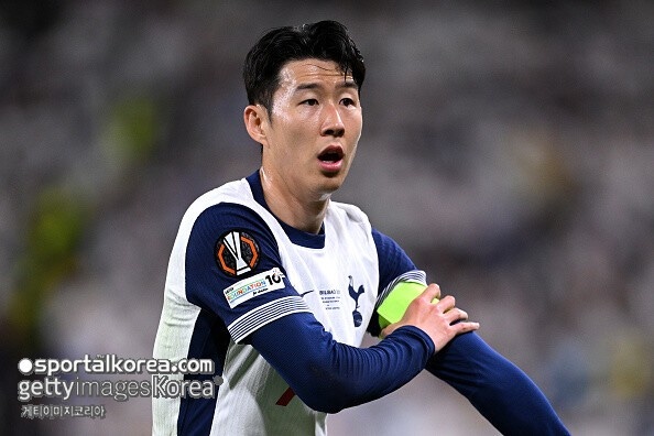 ''TRUE LEGEND'' 다 연막이었나, 손흥민, 결국 돈 때문에 잔류 유력 유력 기자 폭로 ''조항 존재, 투어 후 이적 불가피''