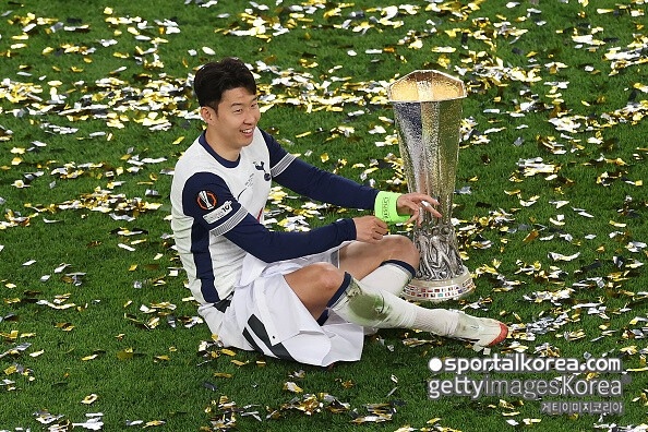''TRUE LEGEND'' 다 연막이었나, 손흥민, 결국 돈 때문에 잔류 유력 유력 기자 폭로 ''조항 존재, 투어 후 이적 불가피''