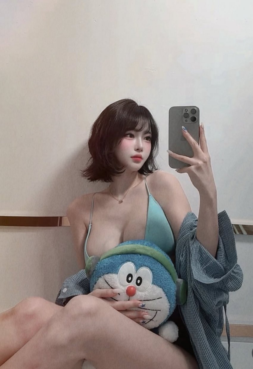 형들 더운데 젖탱이 사진이나 보고 가