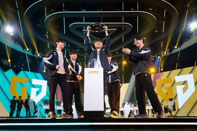 젠지 AG AL 꺾고 EWC 우승 MVP는 기인