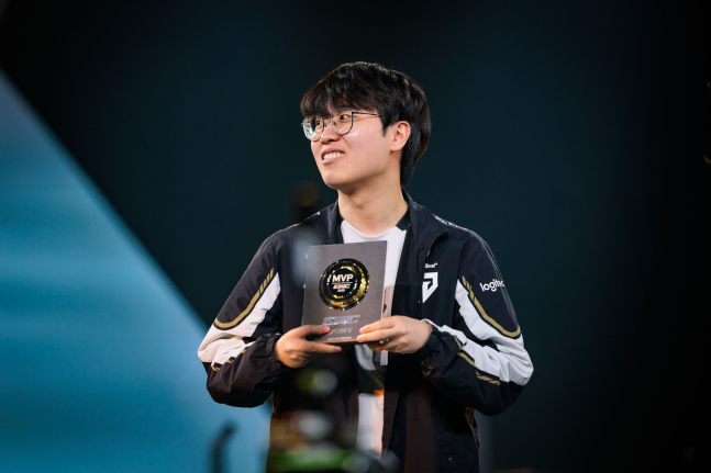 젠지 AG AL 꺾고 EWC 우승 MVP는 기인