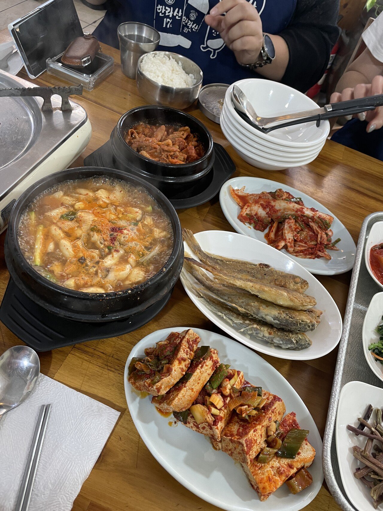 상다리 뿌라지는 백반집