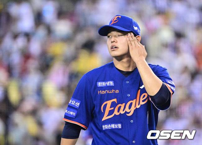 문동주 데뷔 첫 10승 도전 강습 타구맞고 교체