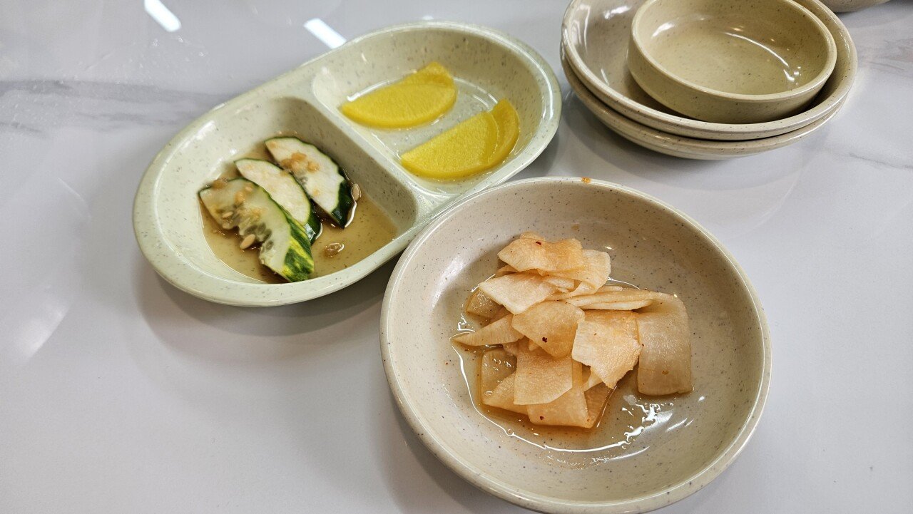 부산 출장 복귀 전 만두 맛집에서 밀면과 왕만두