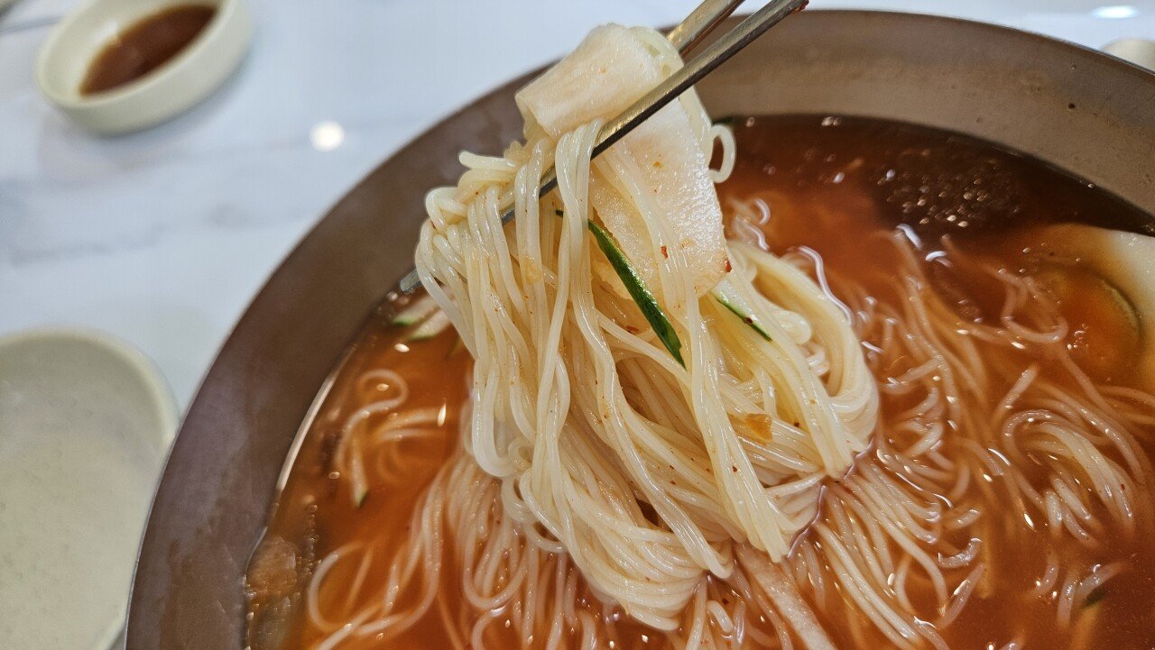 부산 출장 복귀 전 만두 맛집에서 밀면과 왕만두