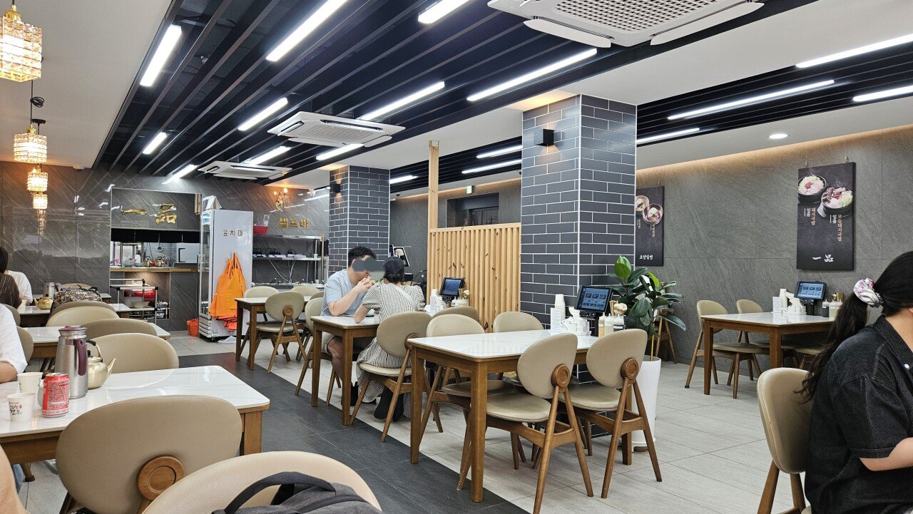 부산 출장 복귀 전 만두 맛집에서 밀면과 왕만두