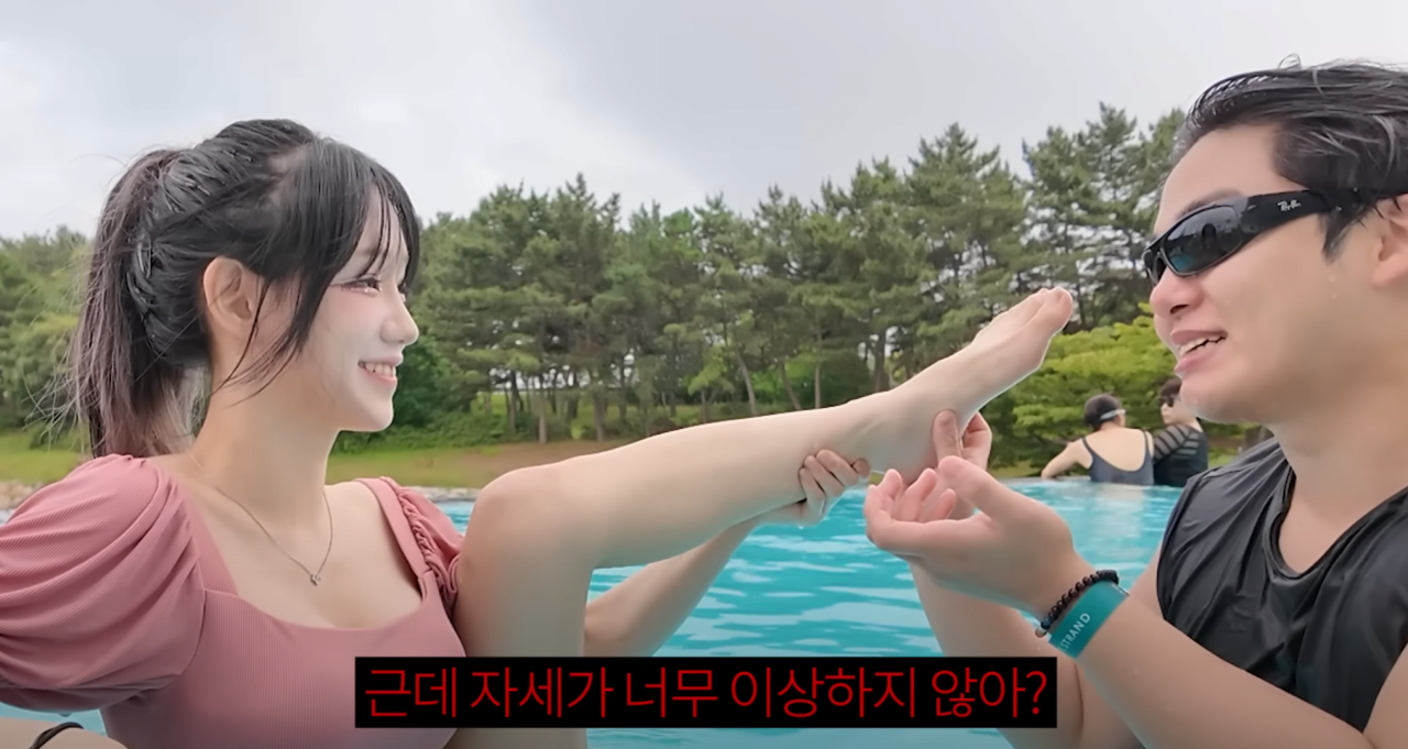AV배우랑 수영장 펜션 놀러가면 생기는 일