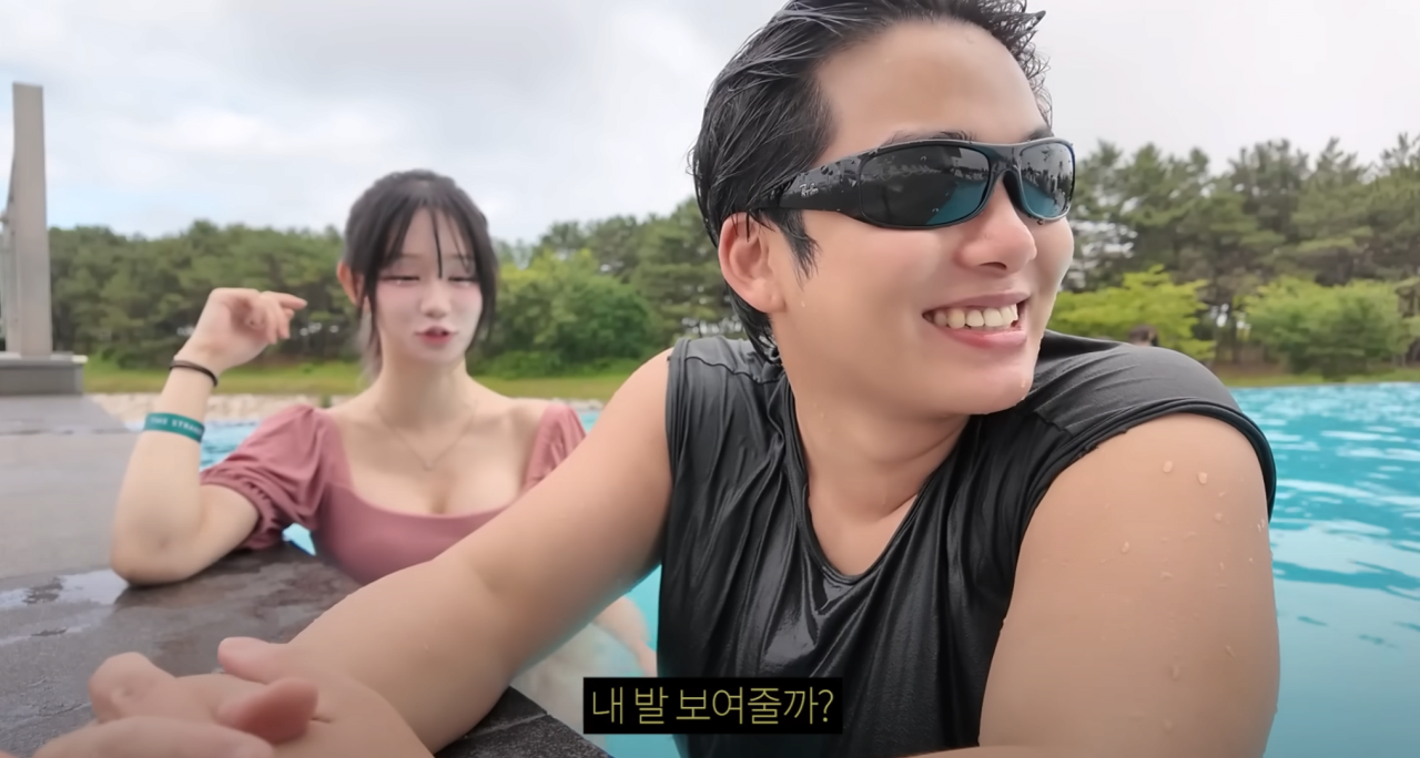 AV배우랑 수영장 펜션 놀러가면 생기는 일