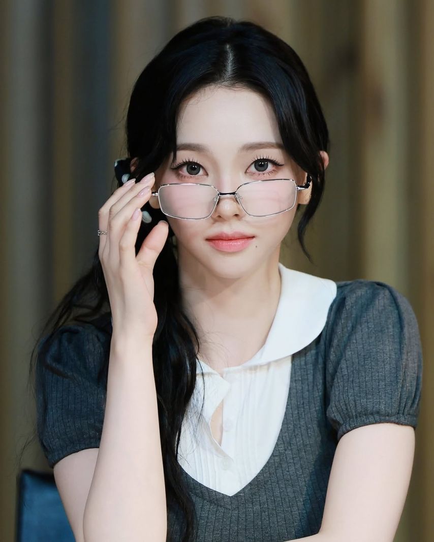 안경 카리나