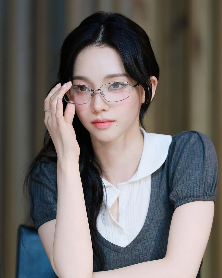 안경 카리나