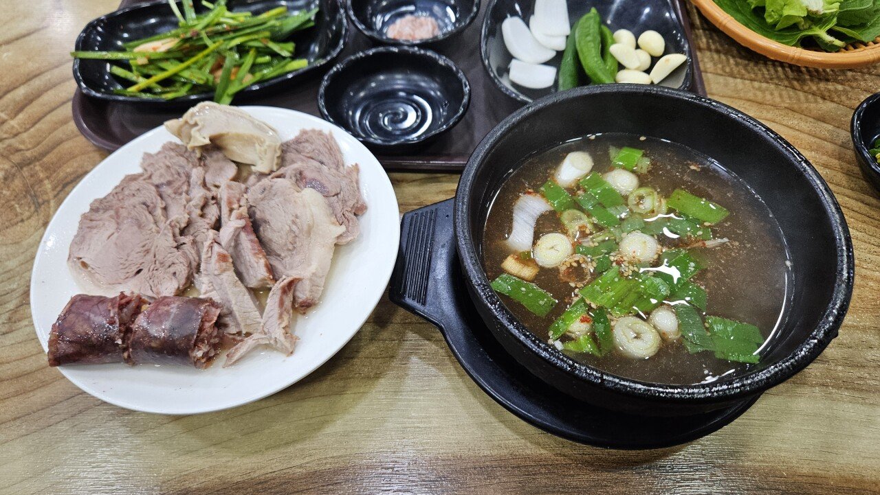 부산 출장길 수육백반