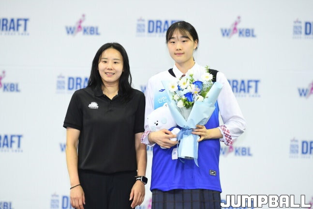  ''큰 고민 안했습니다'' 행복한 고민마저 덜어낸 이가현의 존재, 최윤아 감독은 활짝 웃었다