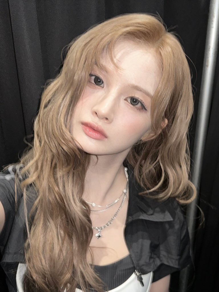 첫 탈색해봤다는 설윤