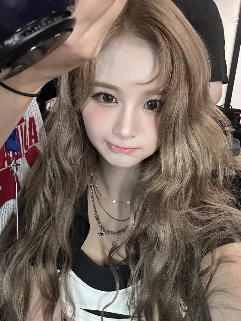 첫 탈색해봤다는 설윤