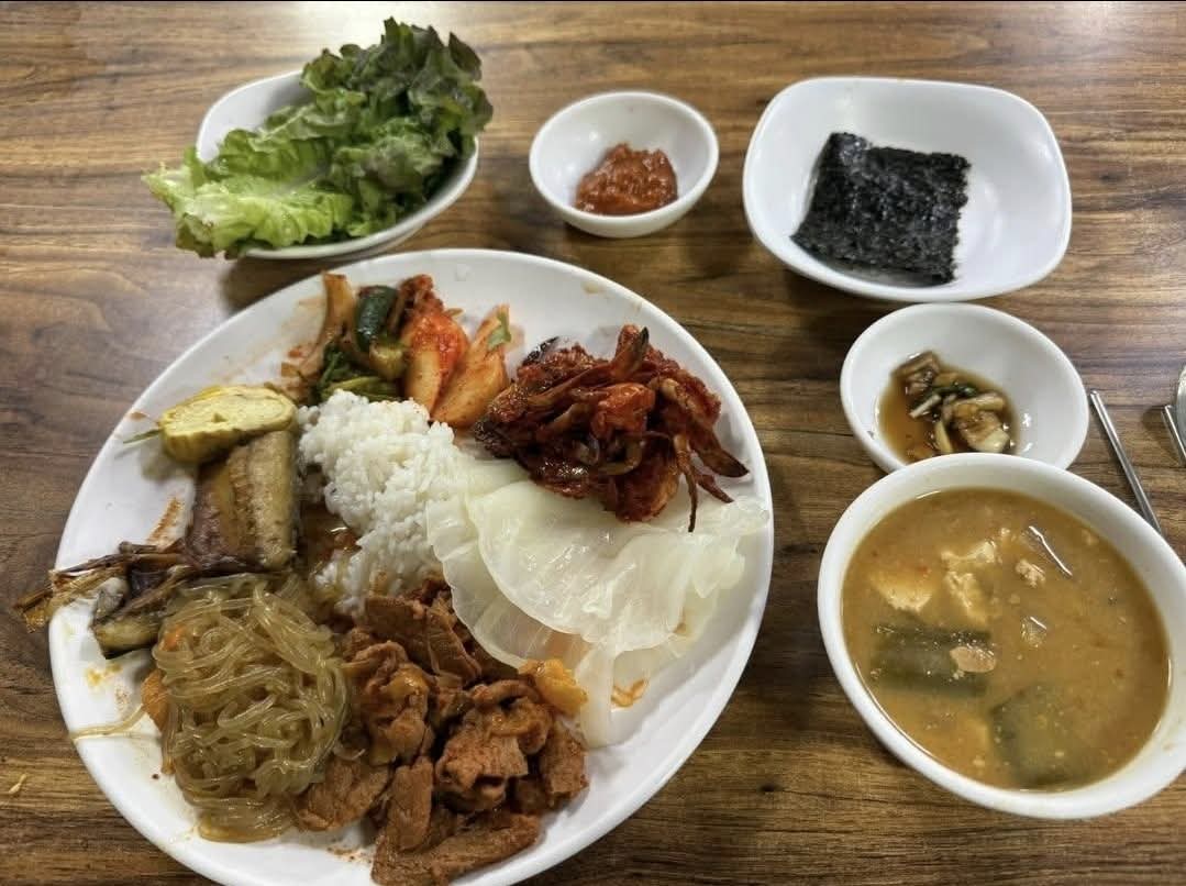한식뷔페에서 많이 먹었다고 꼽당한 여자