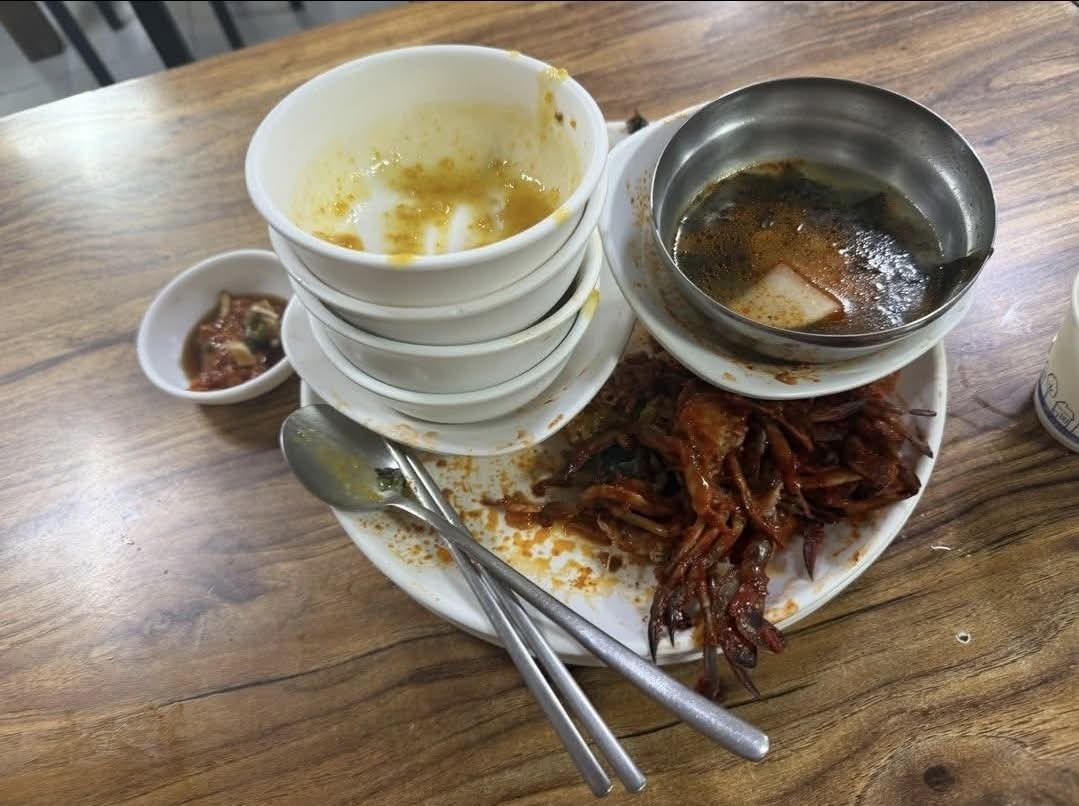 한식뷔페에서 많이 먹었다고 꼽당한 여자