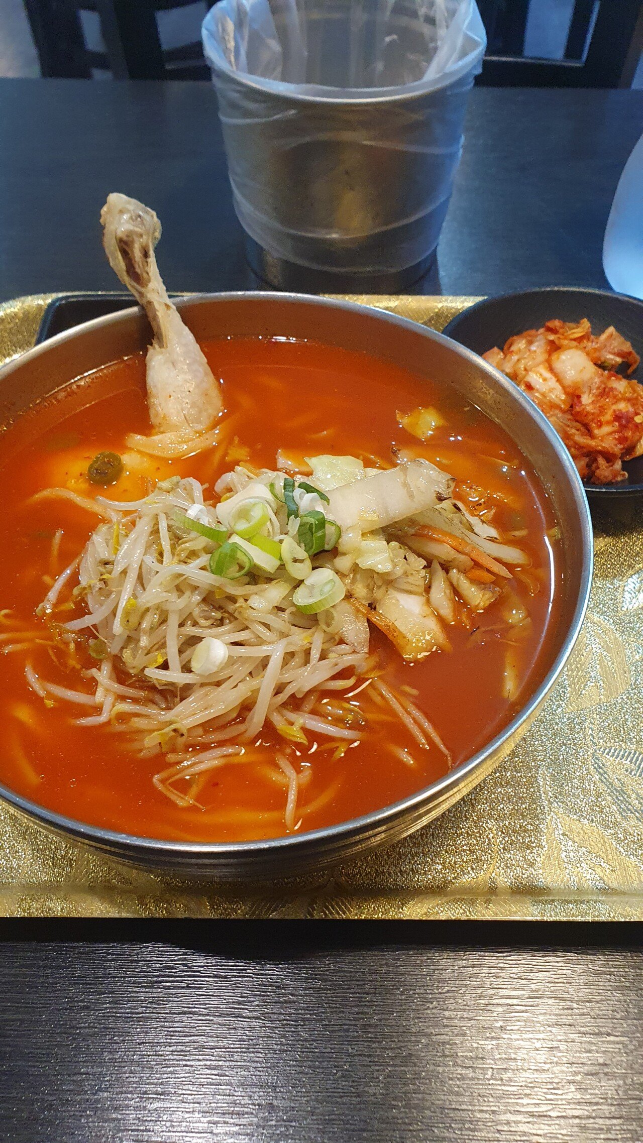 얼마전에 먹은 닭칼국수 입니다