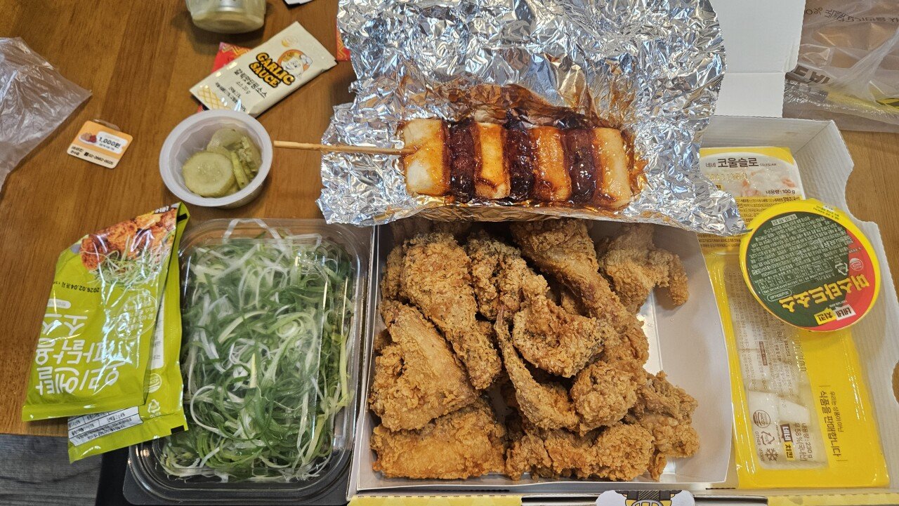 저녁 와이프가 쏜 피자치킨에 쏘맥
