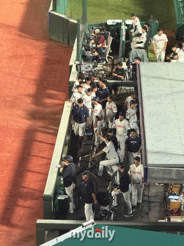 롯데 실책 퍼레이드 프로 경기력 의심