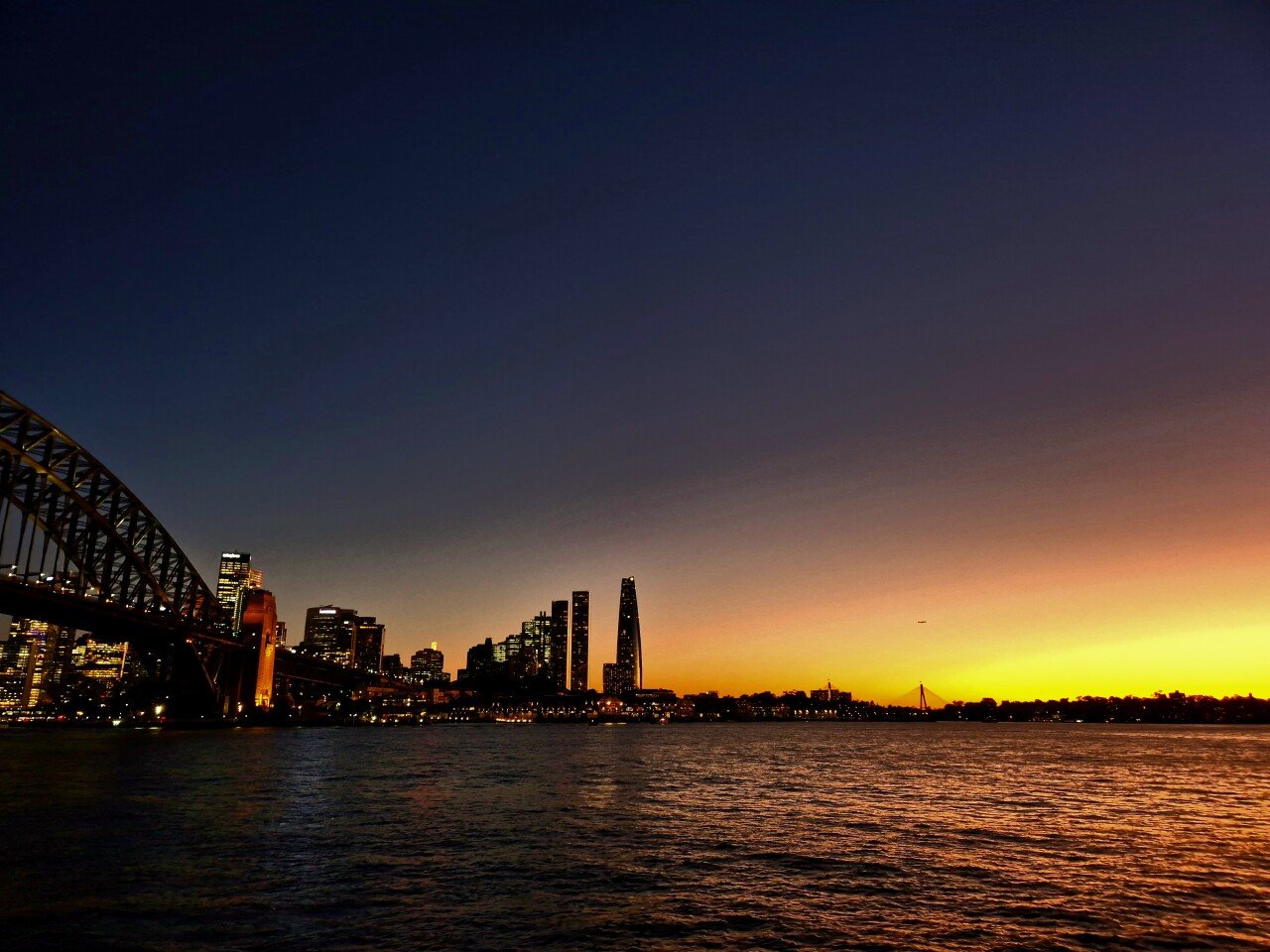 시드니 일몰즈음 찍은 사진