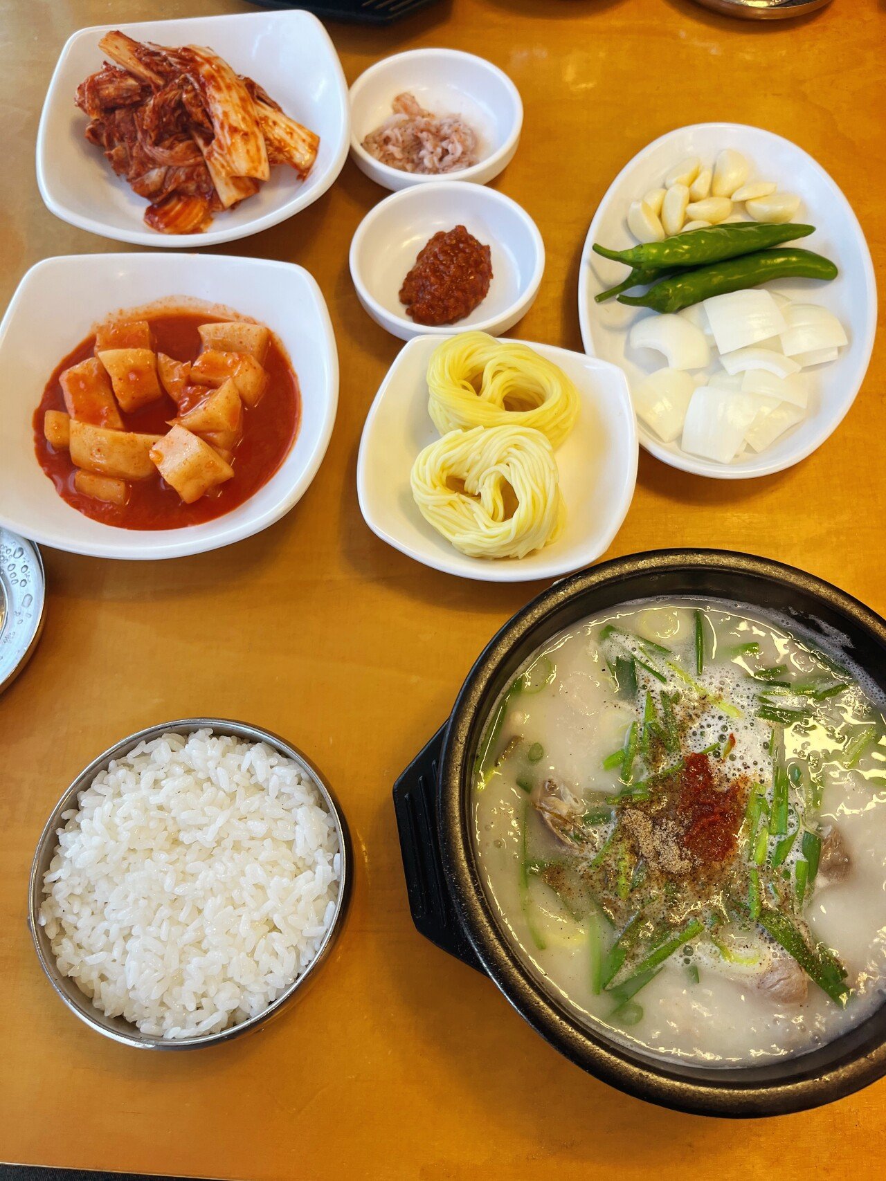 뜨끈한 순대국밥 한그릇