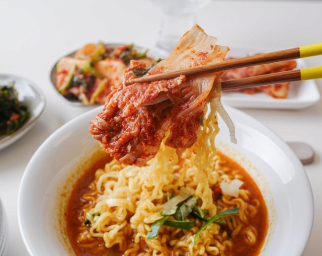 은근 취향 갈린다는 라면 전용 반찬