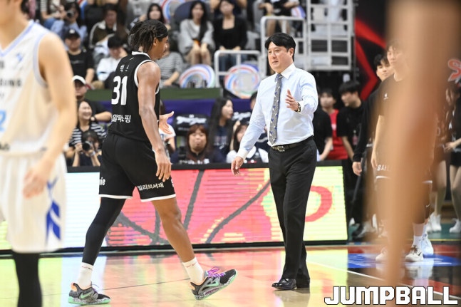  데릭 윌리엄스, 문경은 감독의 고민은 계속 ''조금 올라온 것 같긴 한데 본인도 억울해해''
