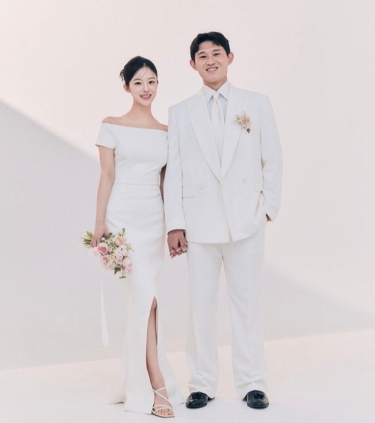 다음 달에 결혼식 올린다는 축구선수의 웨딩촬영