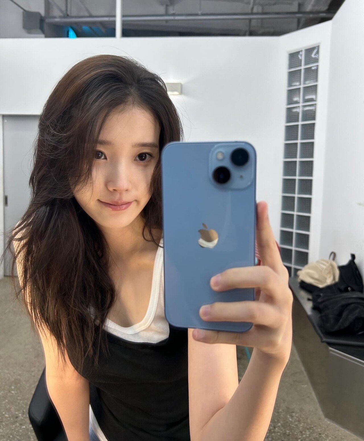 시즌그리팅 준비하는 아이유 인스타