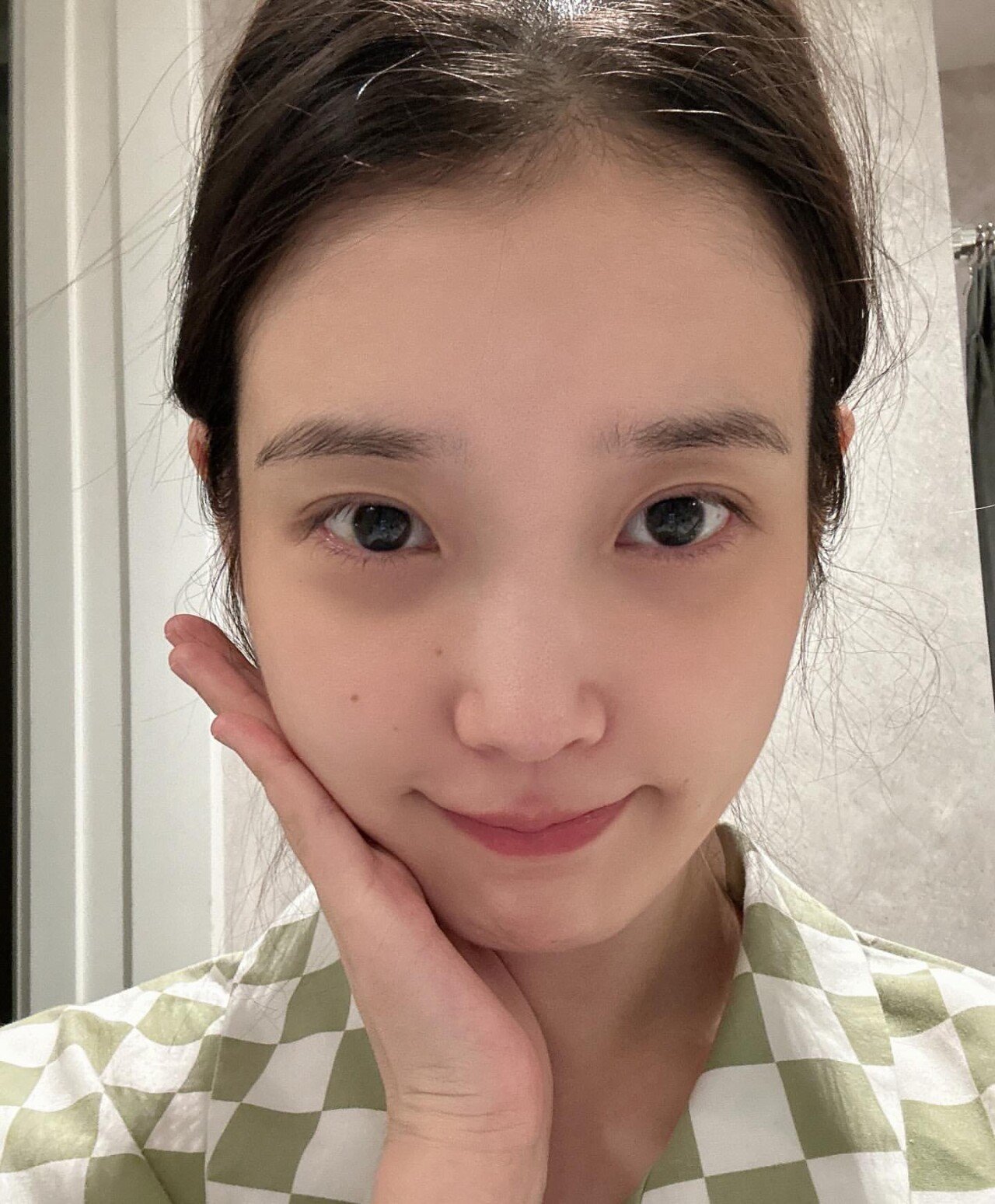 시즌그리팅 준비하는 아이유 인스타