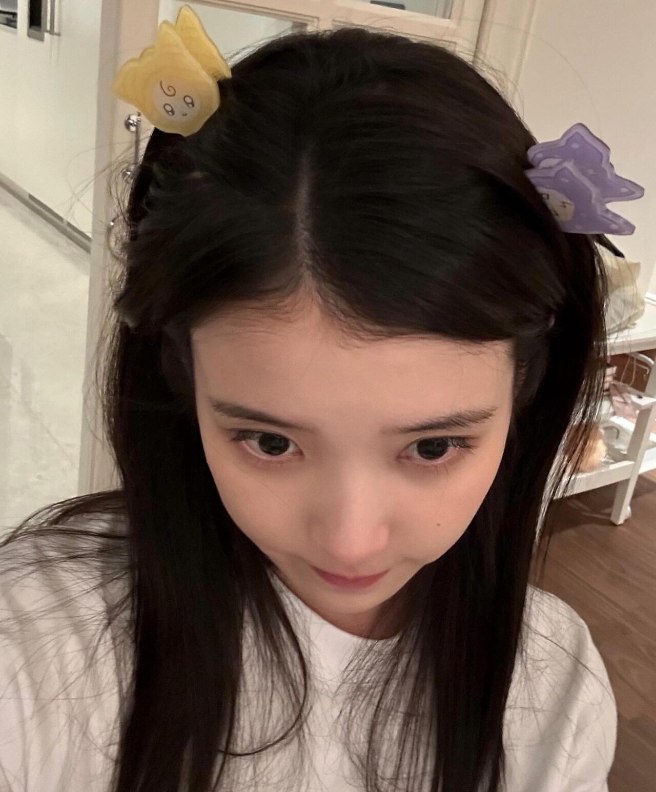 시즌그리팅 준비하는 아이유 인스타