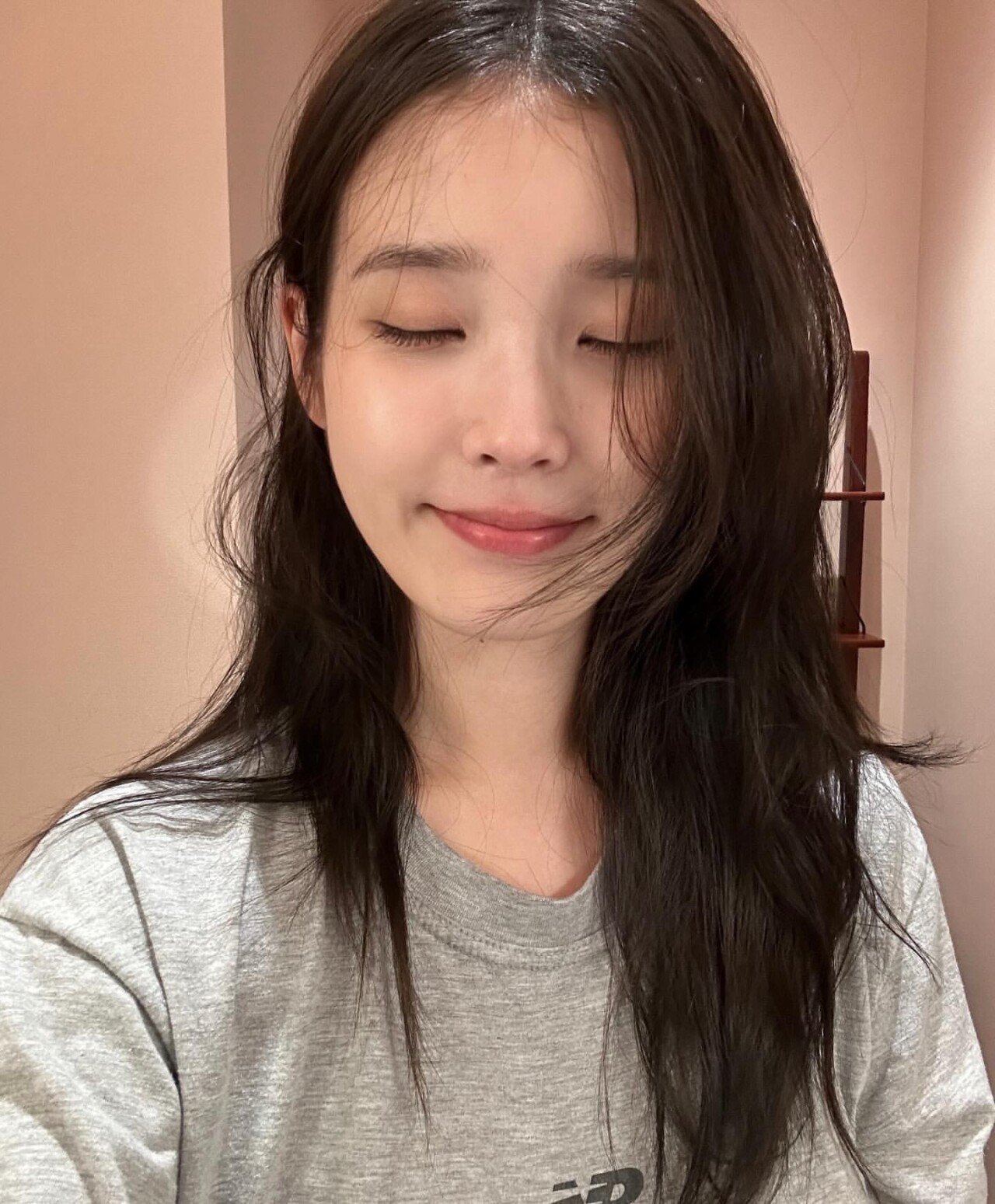 시즌그리팅 준비하는 아이유 인스타