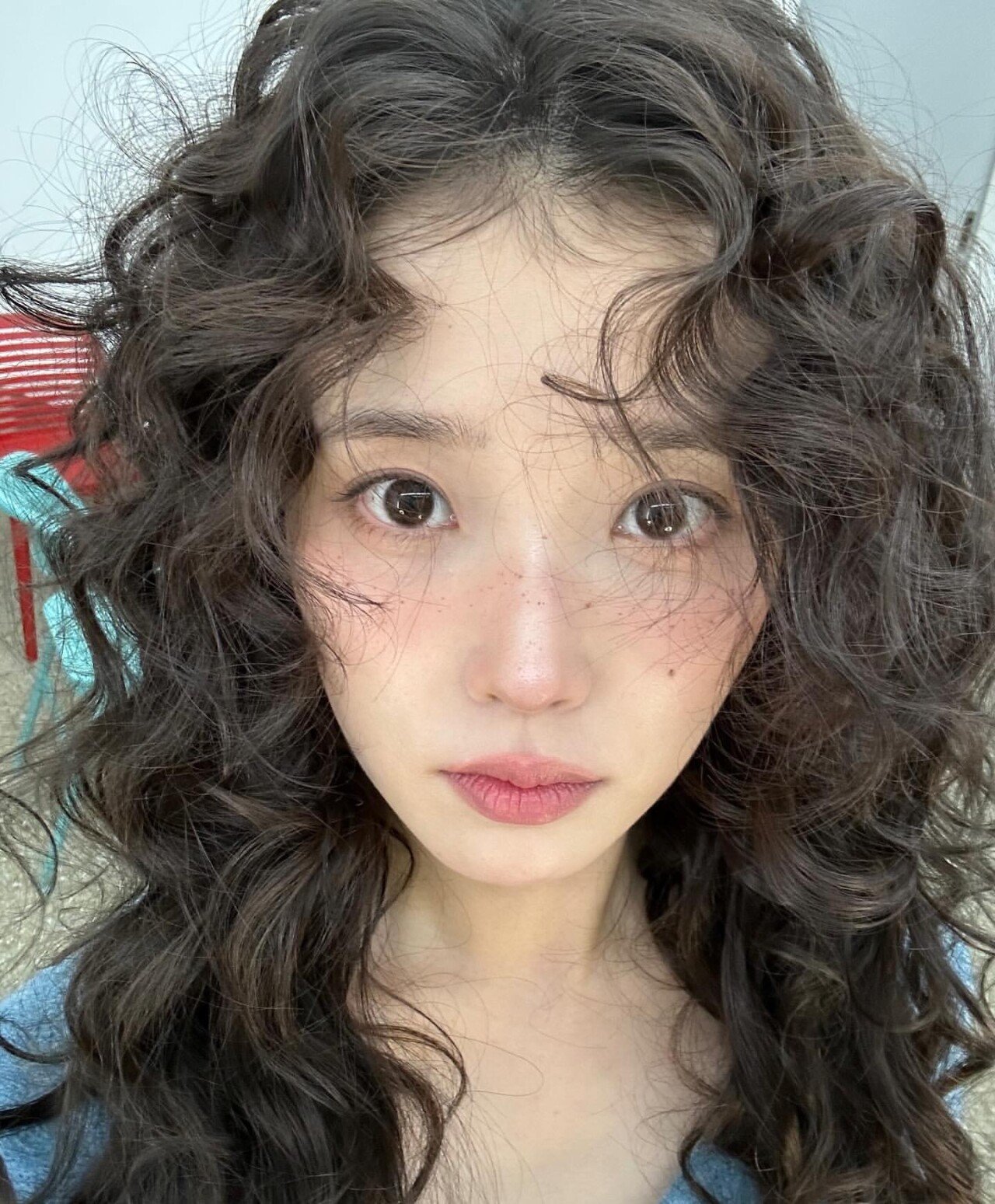 시즌그리팅 준비하는 아이유 인스타