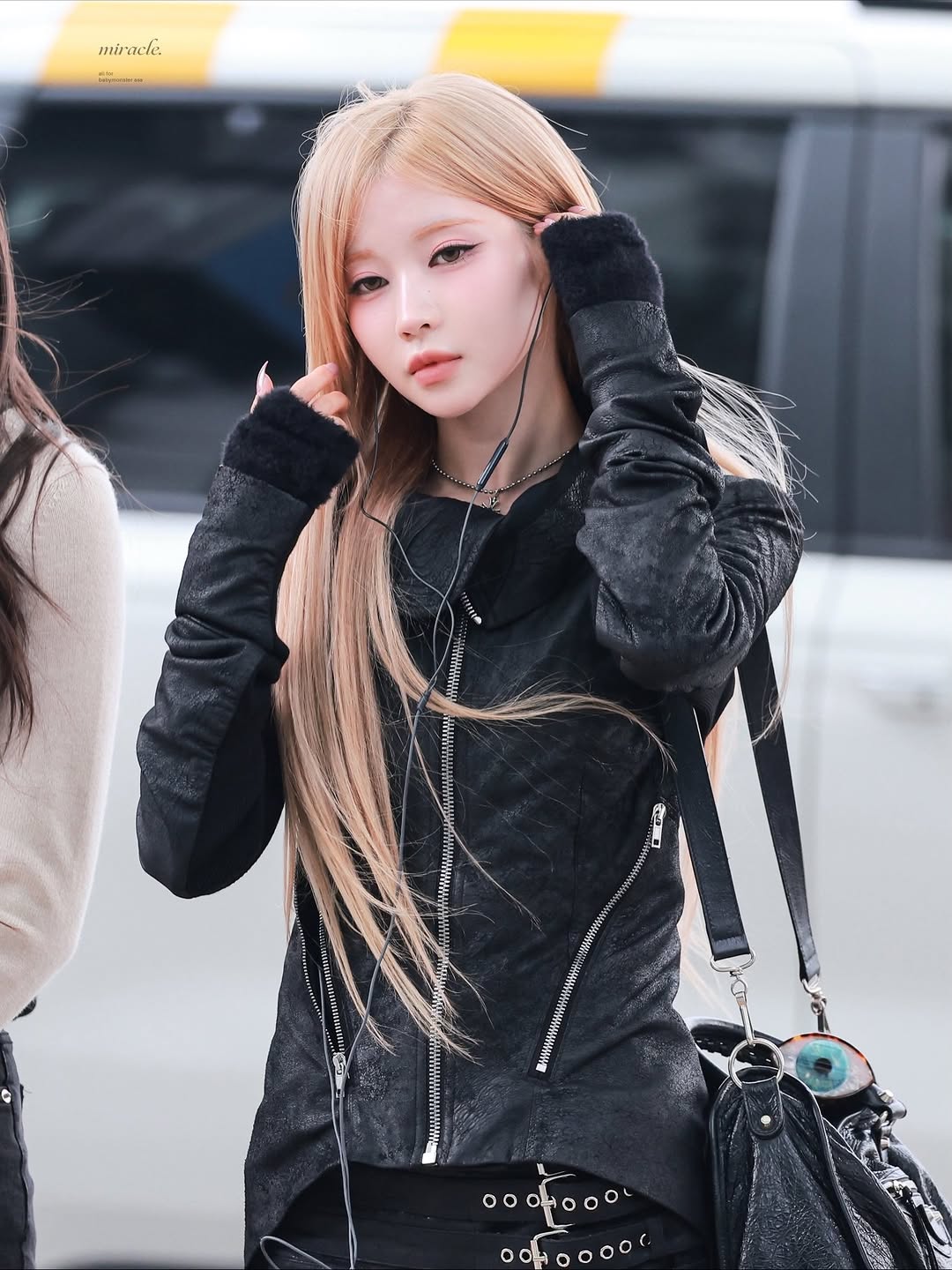 베이비몬스터 아사 금발