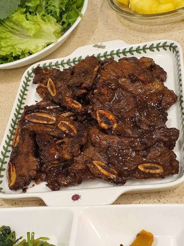 다음중 단 하나의 음식으로 밥 3공기를 먹어야 한다면