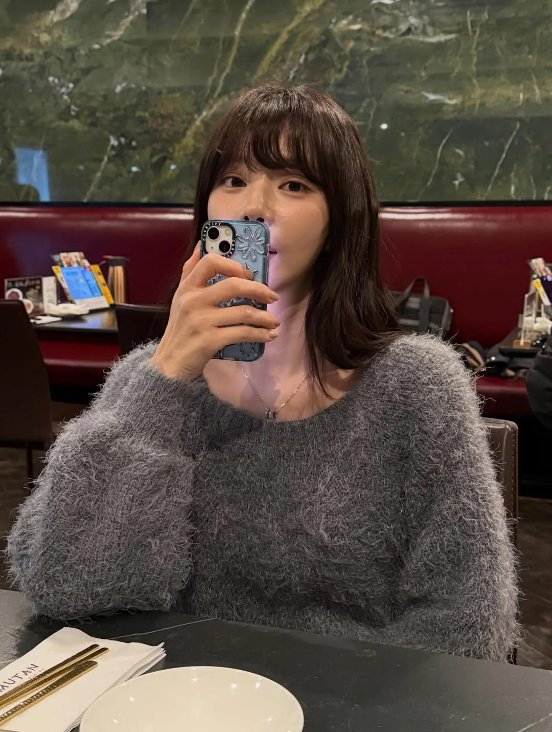 앞머리 내린 이주빈 