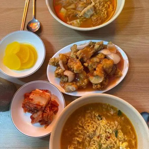 탕수육 3,000원 라면 3,500원