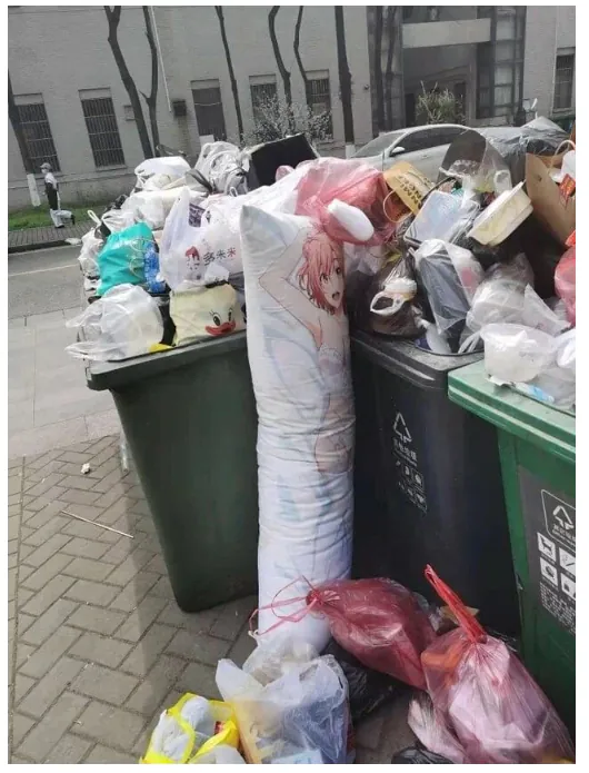 속옷 입은채로 쫒겨난 여자친구 ㄷㄷㄷ
