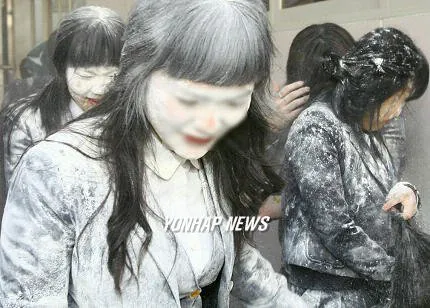 한 순간에 사라진 밀가루 졸업식