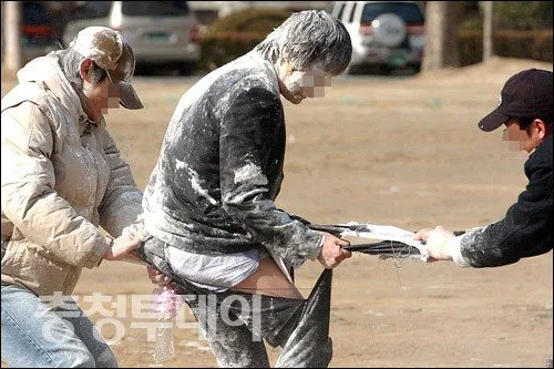 한 순간에 사라진 밀가루 졸업식