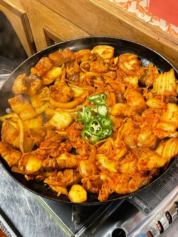 다음중 단 하나의 음식으로 밥 3공기를 먹어야 한다면