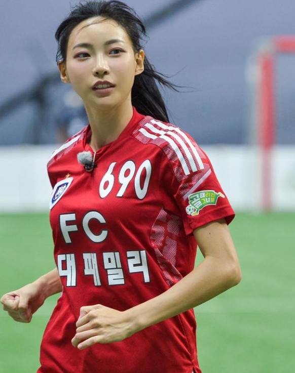 육상 얼짱 김민지 성형전 사진의 진실.jpg