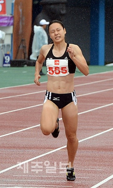 육상 얼짱 김민지 성형전 사진의 진실.jpg