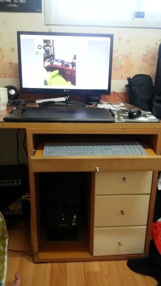 집집마다 있었던 개불편한 컴퓨터 책상