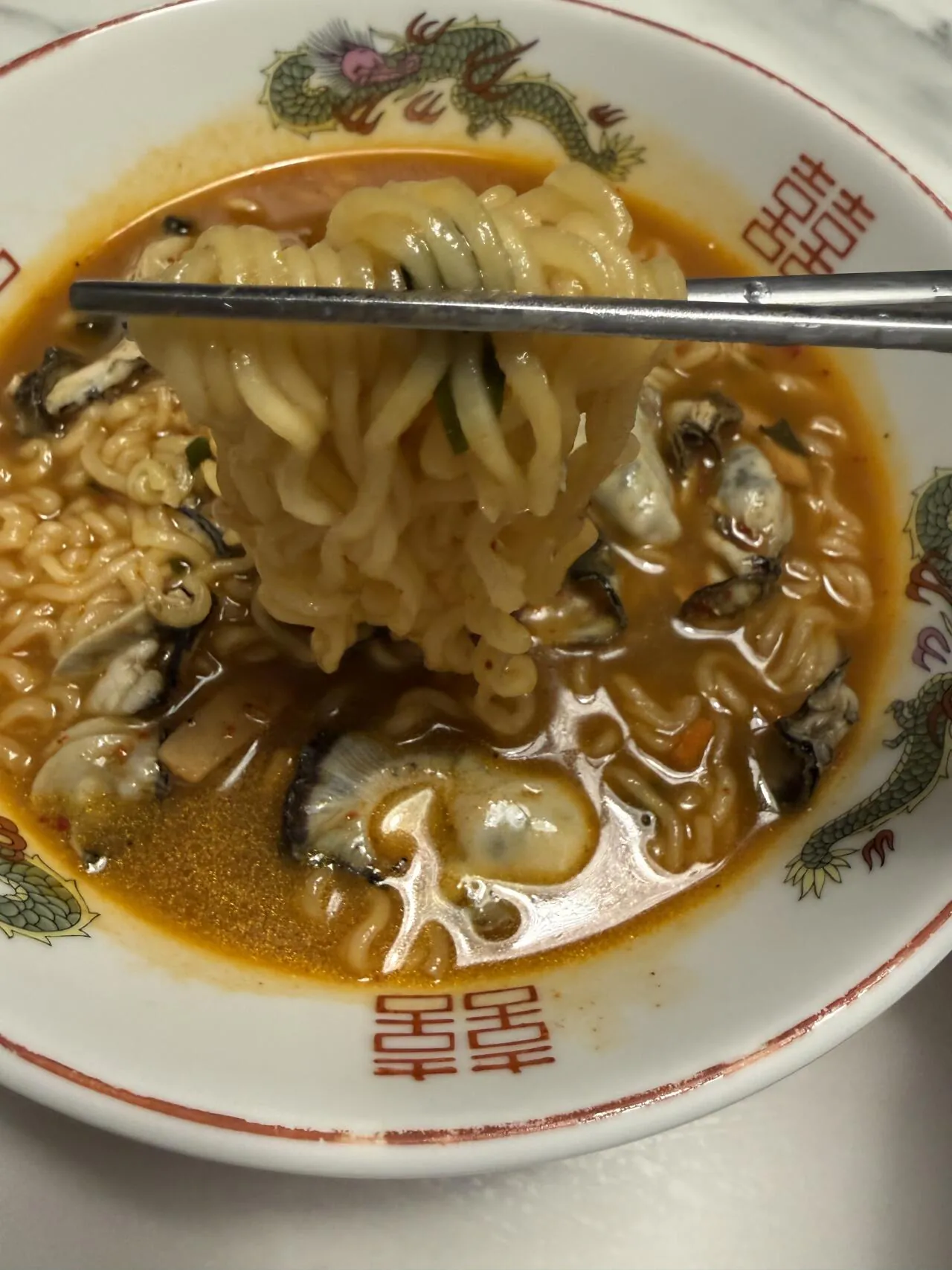 요즘 핫하다는 굴 새우탕면으로 하루 한 끼
