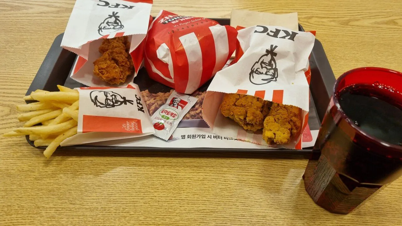 KFC에서 먹는 오늘의 점심